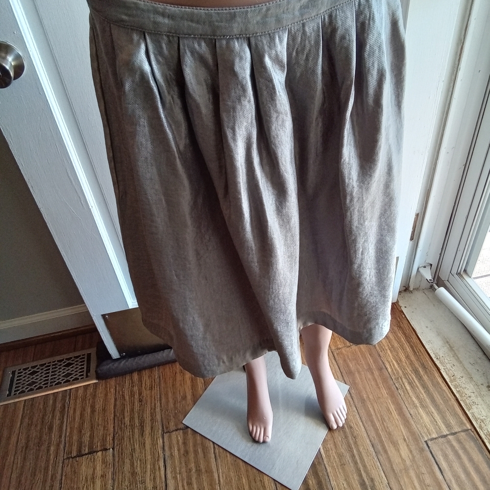Old Navy Size 10 Gold Mini Skirt. Perfect For Casual Wedding... Shimmering!